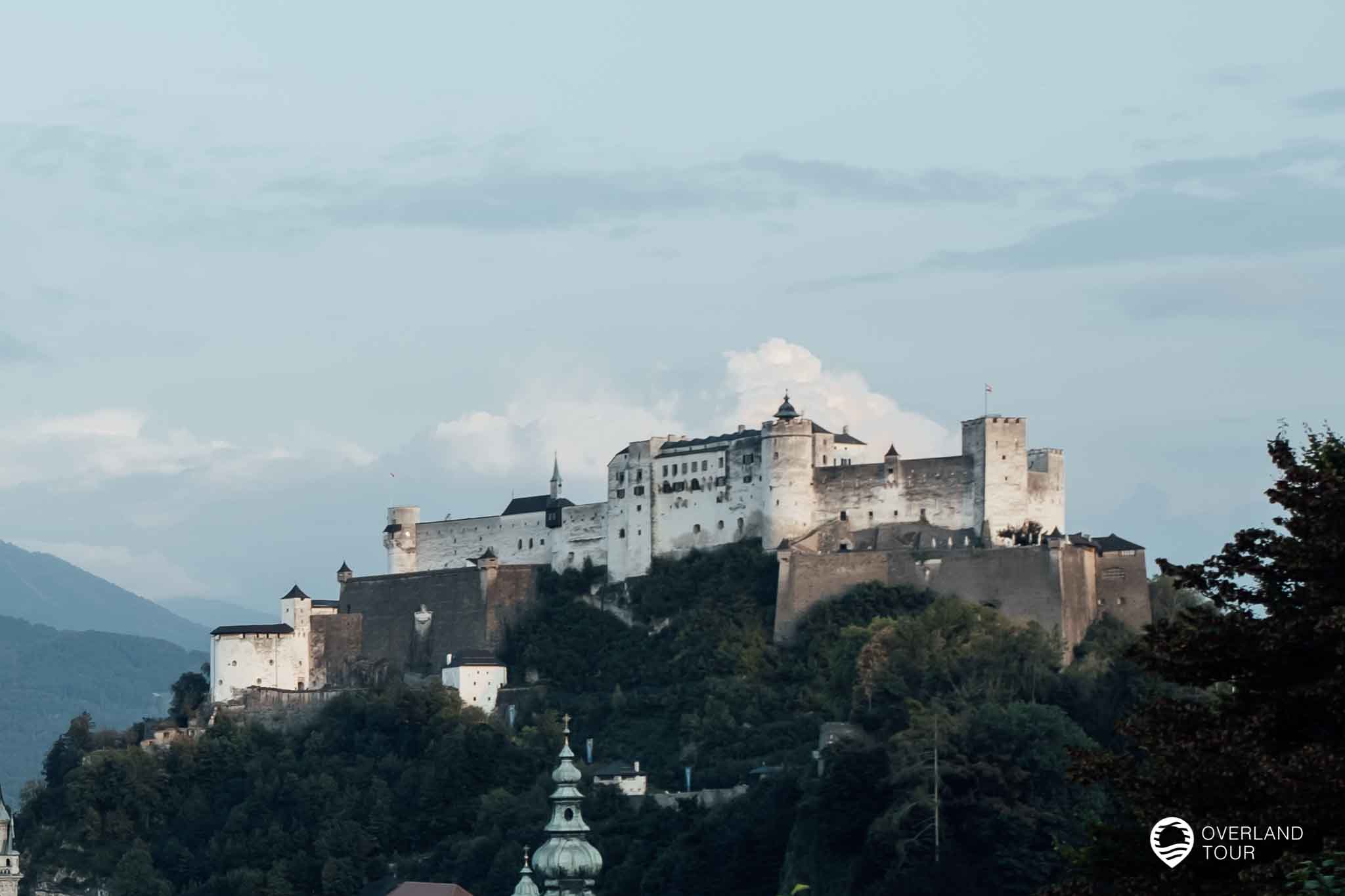 20 Tops und Sehenswürdigkeiten in Salzburg Der Blick zur Festung Hohensalzburg hoch