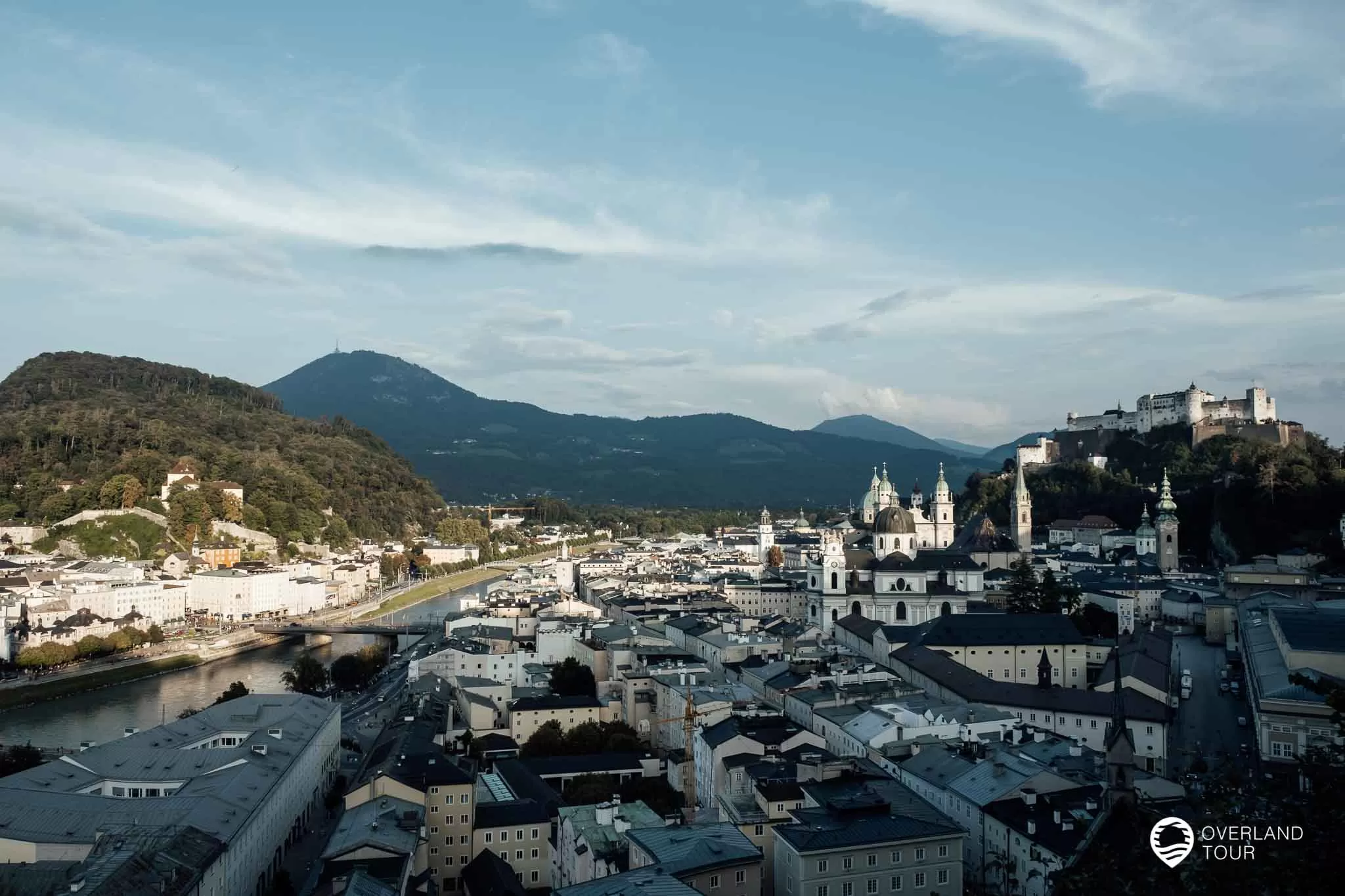 20 Tipps und Sehenswürdigkeiten in Salzburg Der Blick auf Salzburg vom Naturfreundehaus Stadtalm oben auf dem Mönchsberg