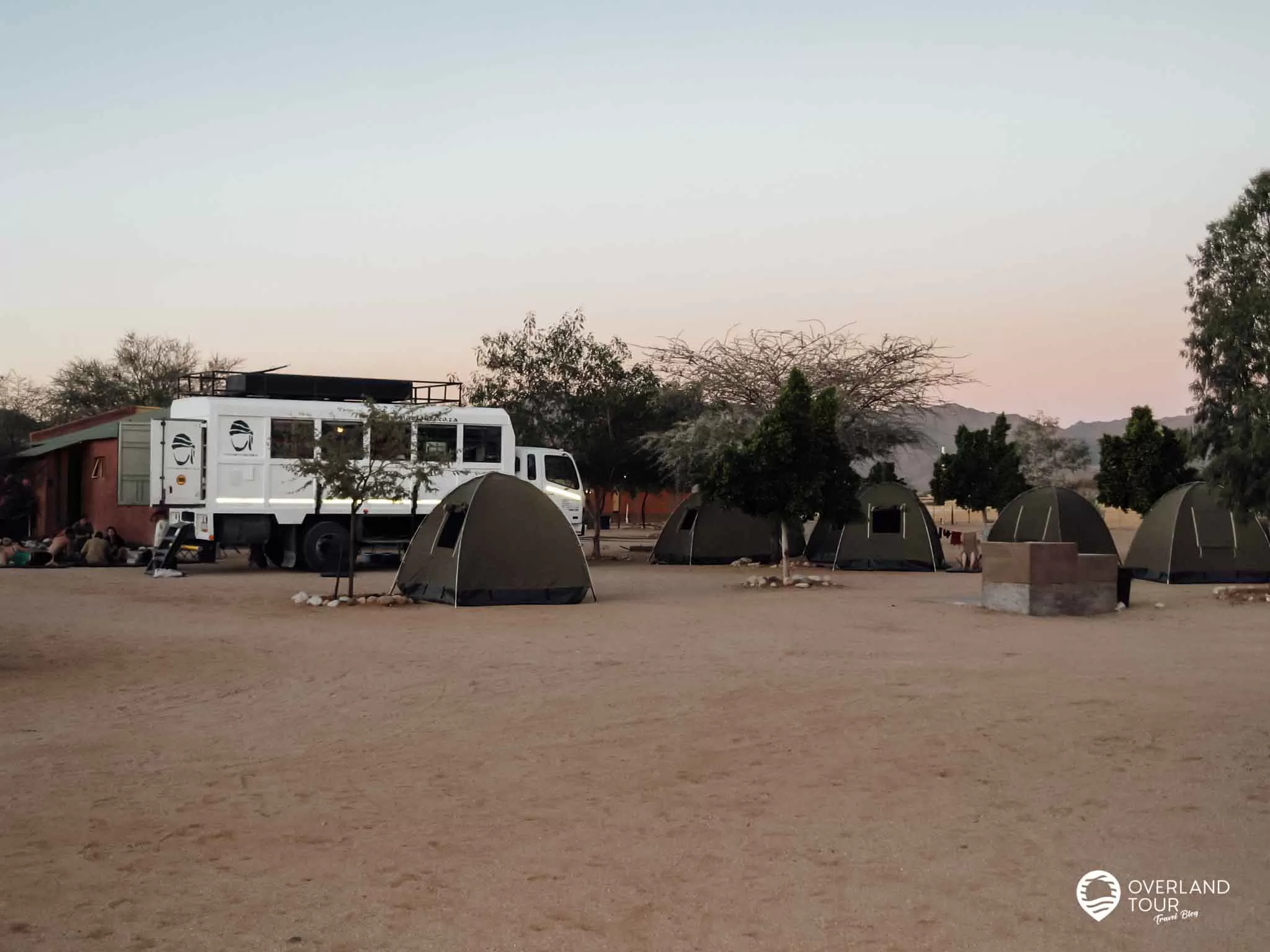 Der Overlanding Truck und die Zelte der Overlander in der Capesite