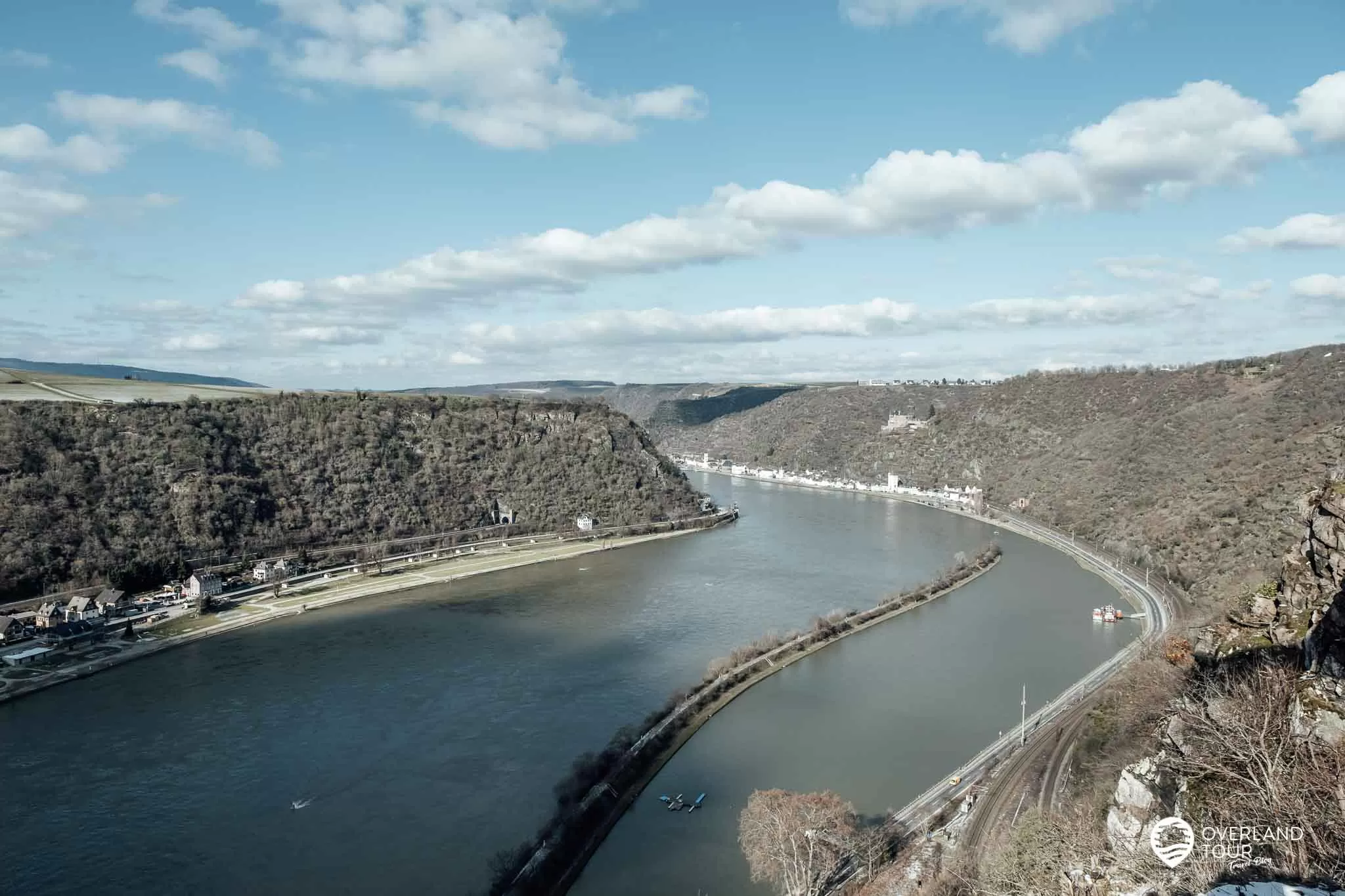 Die Aussicht vom Loreley Felsen ins Rheintal