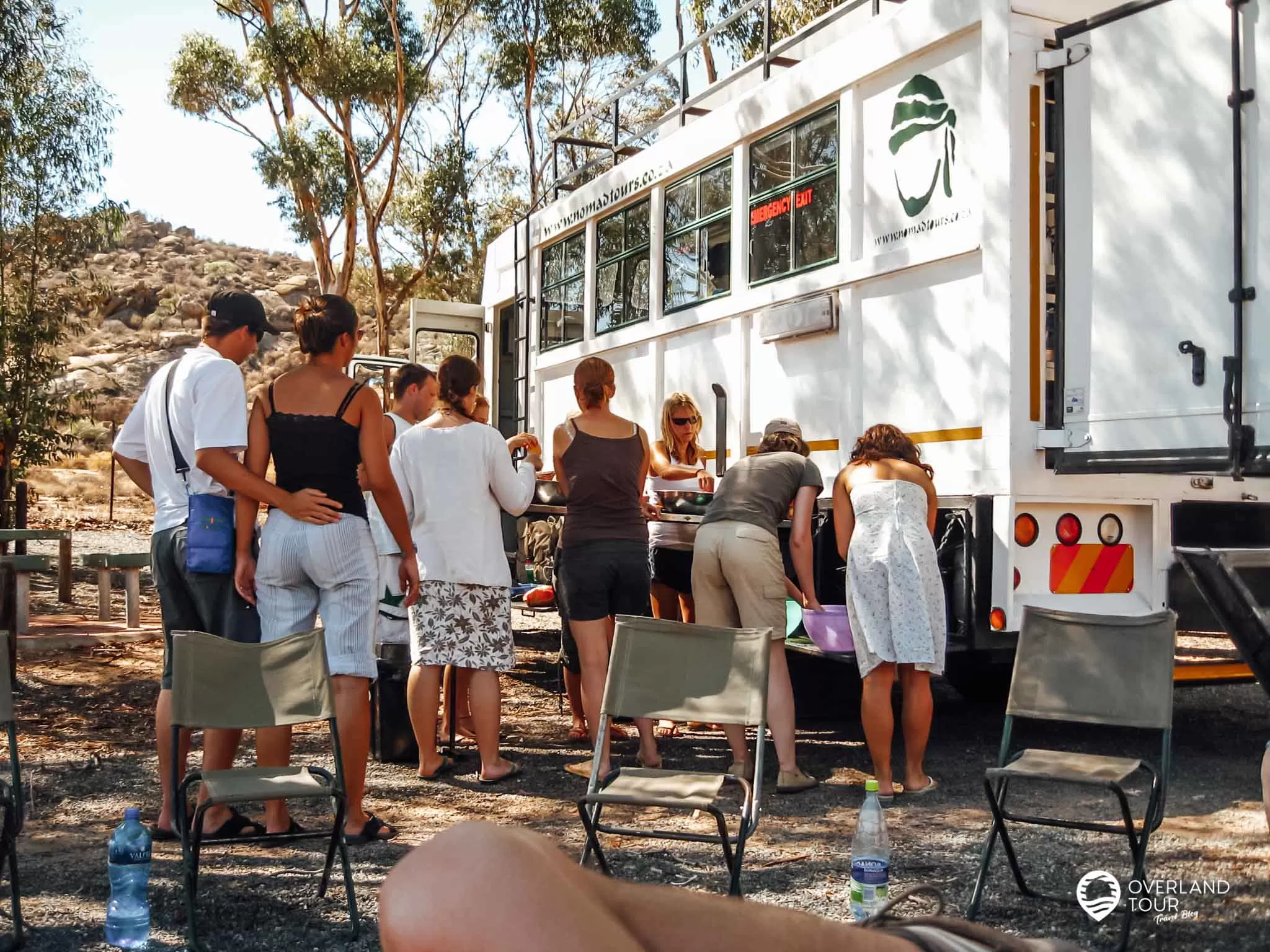 Camping Safari Südafrika: Tour Kapstadt – Victoria Falls Wir helfen bei der Zubereitung des Essens mit
