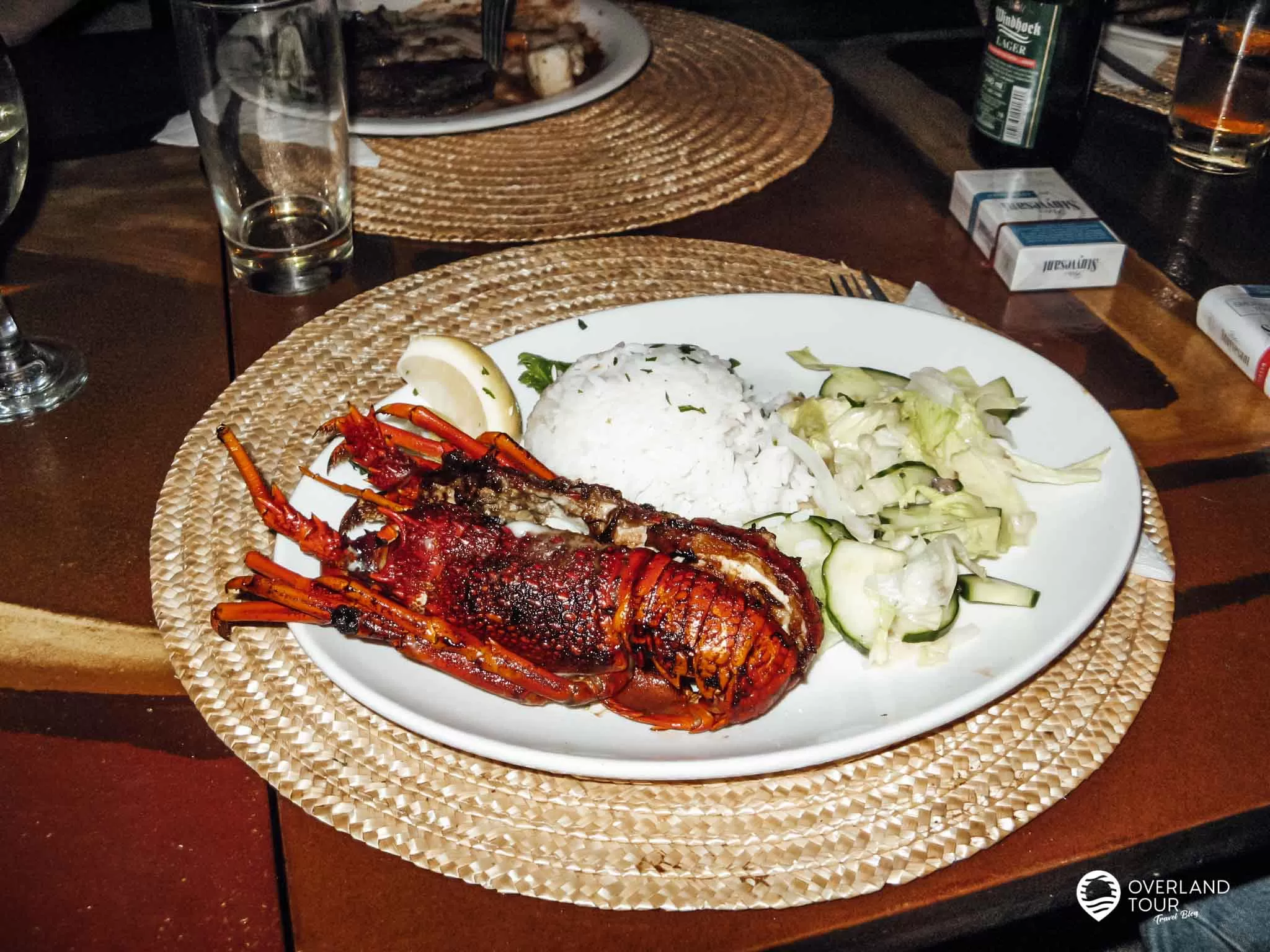 Camping Safari Südafrika: Tour Kapstadt – Victoria Falls Languste essen in Swakopmund