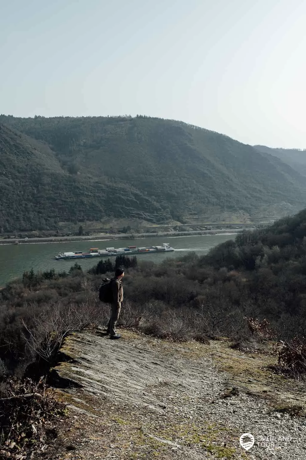 Wanderung Traumschleife Fünfseenblick mit Traumaussicht über den Rhein Wanderung Traumschleife Fünfseenblick: Der Aussichtpunkt Taunusblick nach 2 Kilometern