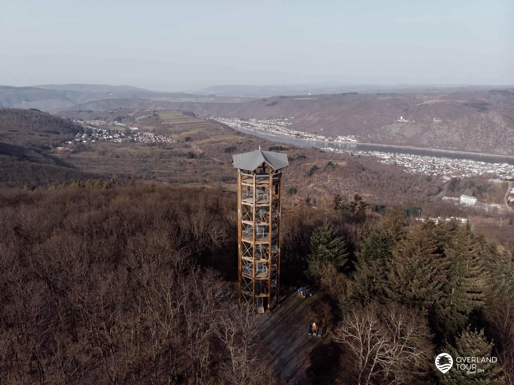 Wanderung Traumschleife Fünfseenblick mit Traumaussicht über den Rhein Wanderung Traumschleife Fünfseenblick: Der Aussichtsturm Fünfseenblick - Die Hauptattraktion bei Kilometer 7,7