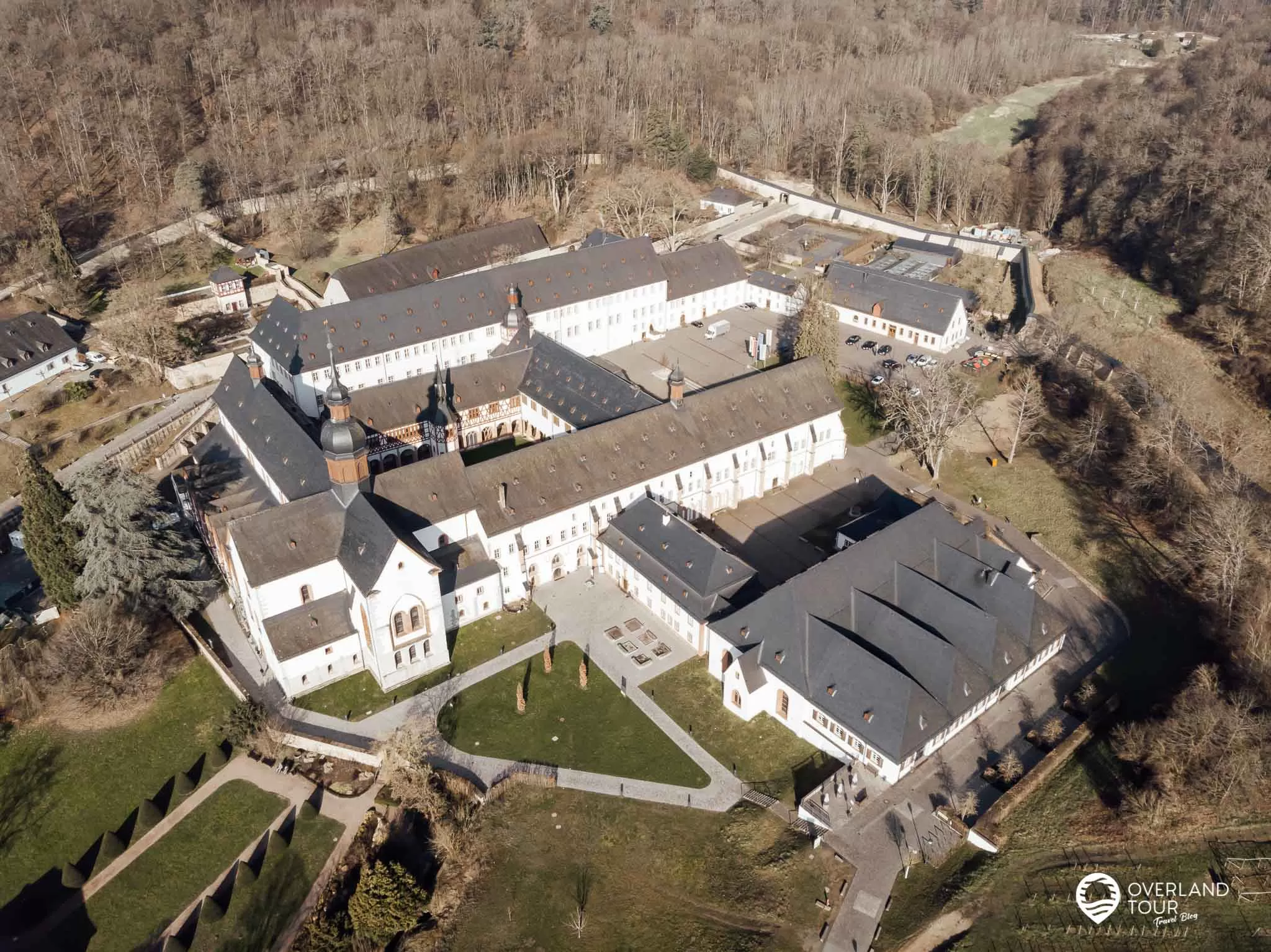 Das Kloster Eberbach – Mit Genuss und Wein im Rheingau Kloster Eberbach: Aus der Luft erkennst du die Größe der Klosteranlage Eberbach
