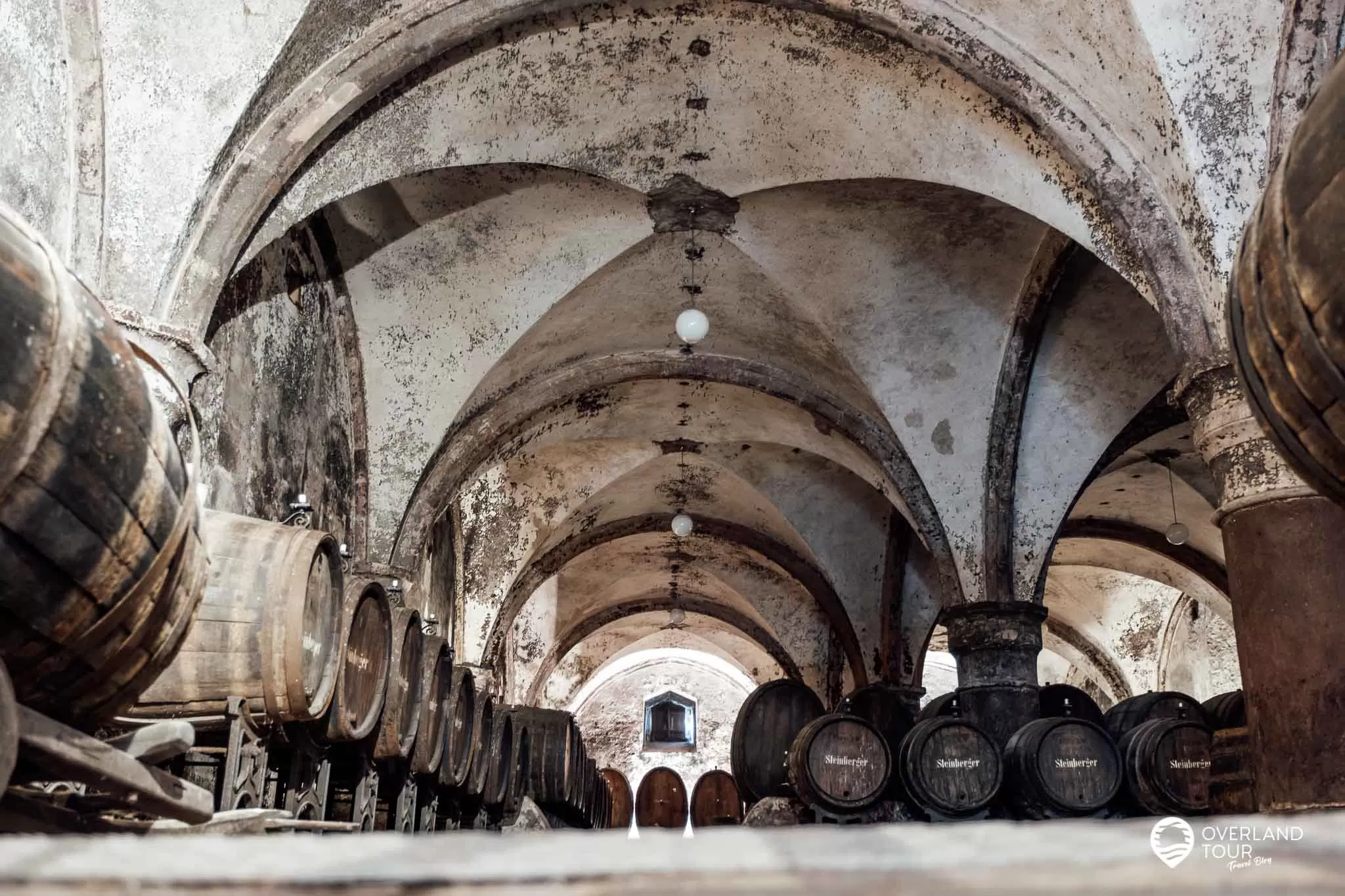 Das Kloster Eberbach – Mit Genuss und Wein im Rheingau Kloster Eberbach: Der Cabinetkeller - Die Fraternei, der "Brüdersaal", war jener Raum, in dem die Mönche, dem Gebot des "ora et labora" folgend, häuslicher Arbeit nachgingen