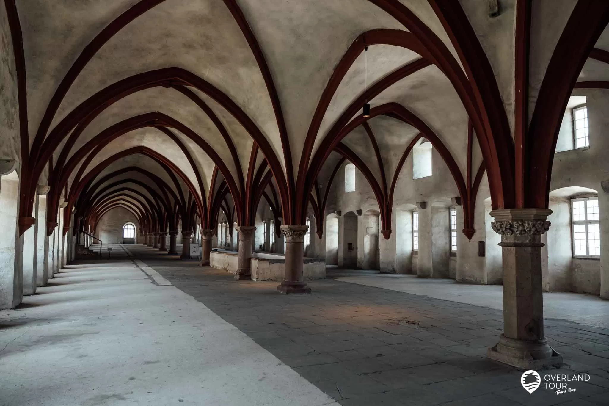 Das Kloster Eberbach – Mit Genuss und Wein im Rheingau Kloster Eberbach: Mönchsdormitorium - Der Schlafsaal der Mönche