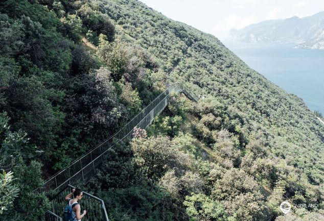 Wandern auf dem Panoramaweg „Sentiero Panoramico Busatte Tempesta“ am Gardasee