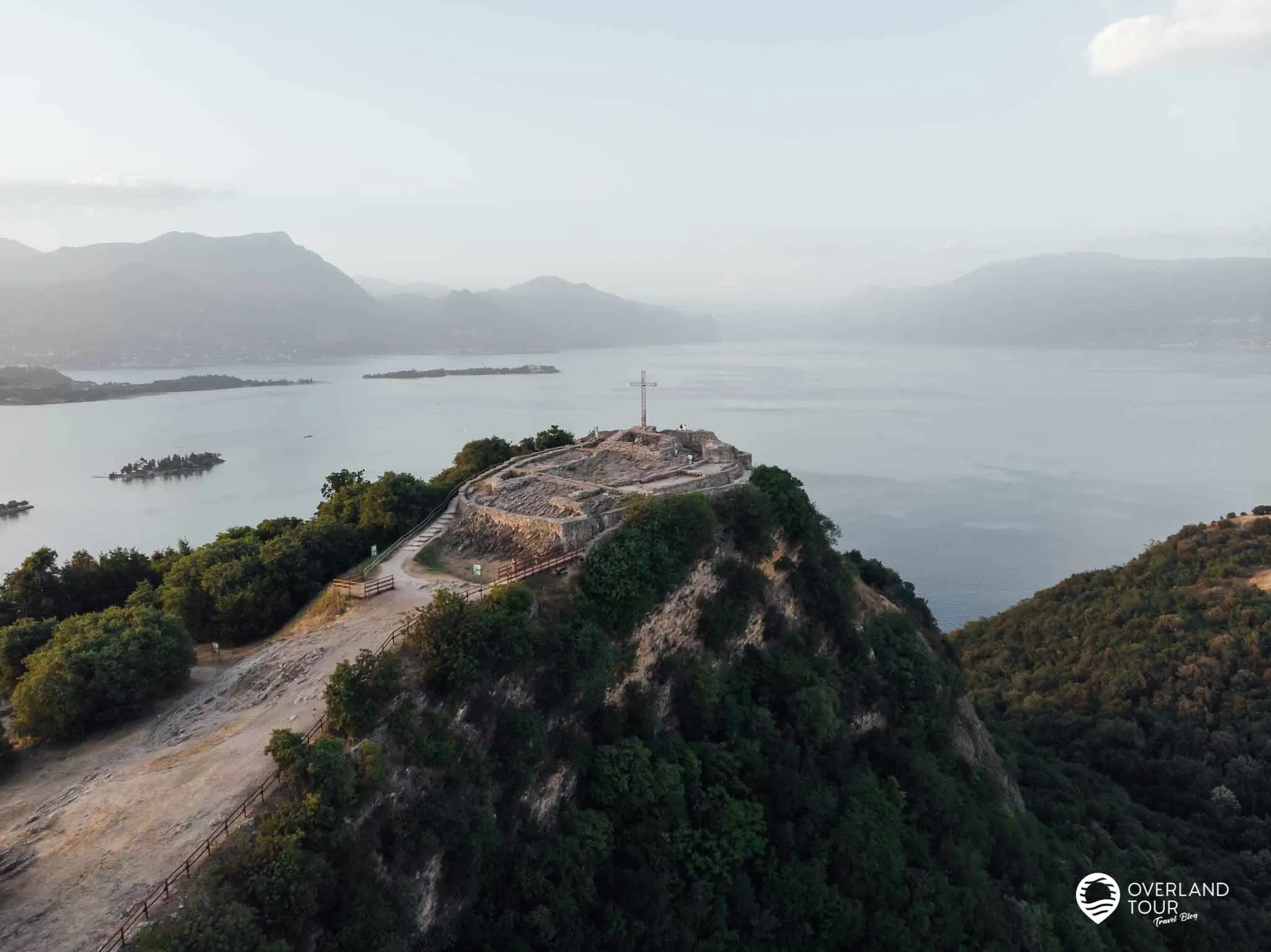 Die Sehenswürdigkeiten von Desenzano del Garda Die Sehenswürdigkeiten von Desenzano del Garda: Sonnenuntergang am Rocca di Manerba