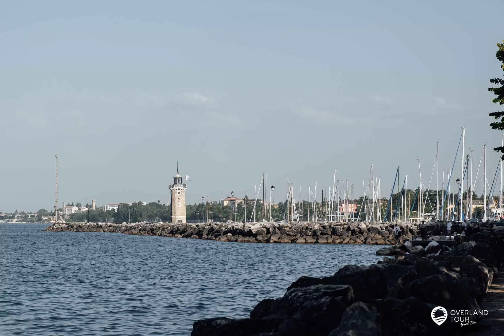 Die Sehenswürdigkeiten von Desenzano del Garda Die Sehenswürdigkeiten von Desenzano del Garda: Der neue Hafen mit seinem Leuchtturm von Desenzano del Garda