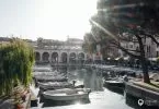 Die Sehenswürdigkeiten von Desenzano del Garda: Der alte Hafen am Piazza Malvezzi in Desenzano del Garda