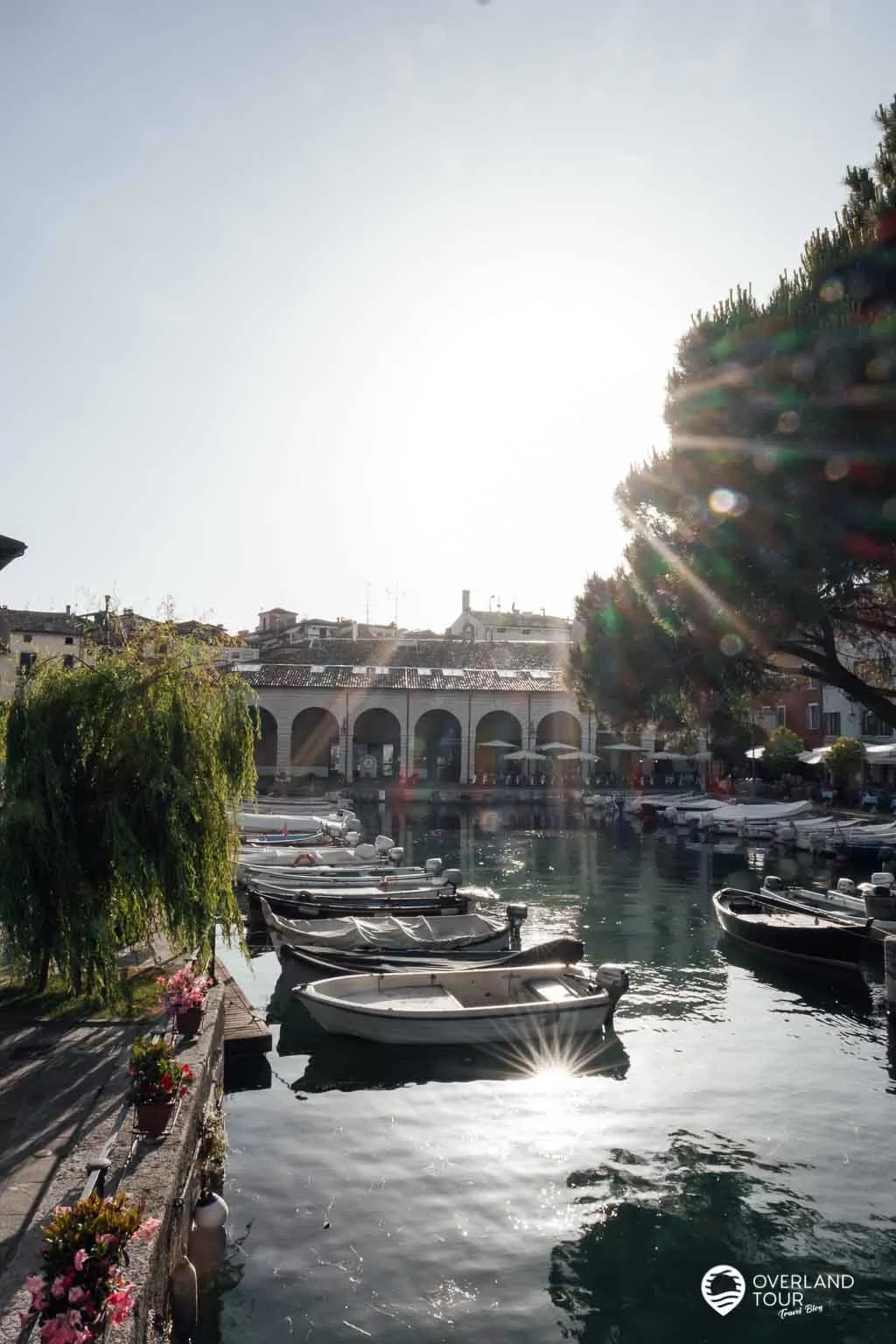 Die Sehenswürdigkeiten von Desenzano del Garda Die Sehenswürdigkeiten von Desenzano del Garda: Der alte Hafen am Piazza Malvezzi in Desenzano del Garda