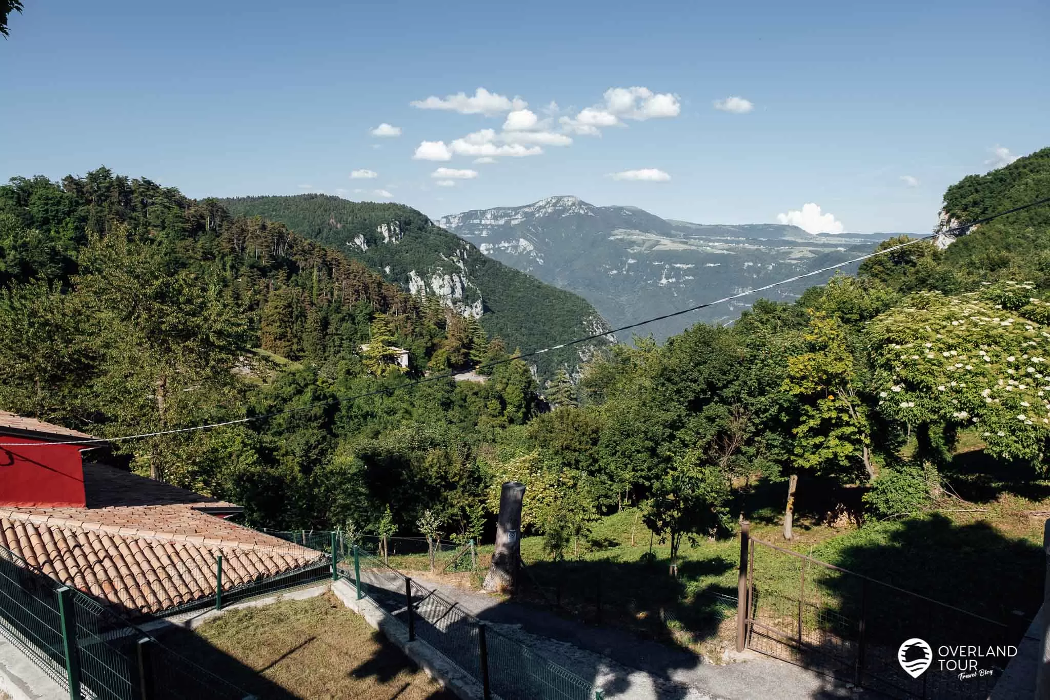 Felsenkirche Madonna della Corona - Gardasee Blick ins Etschtal vom Pilgerweg zur Felsenkirche Madonna della Corona am Gardasee