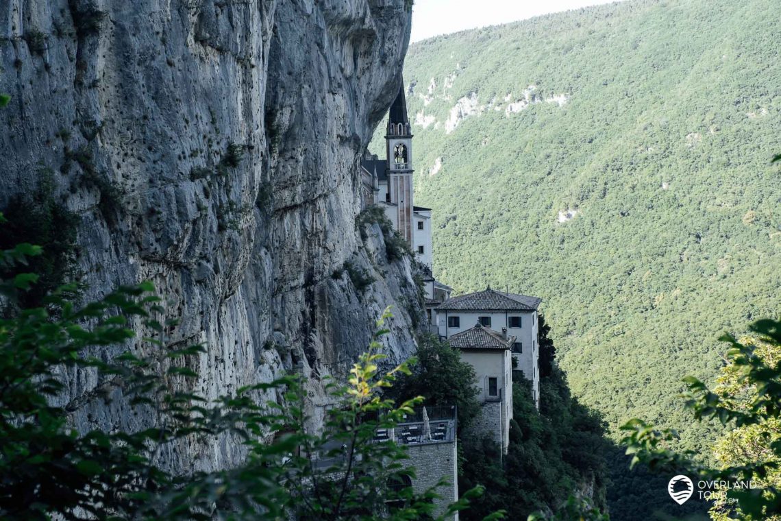 Die Felsenkirche Madonna della Corona - Gardasee