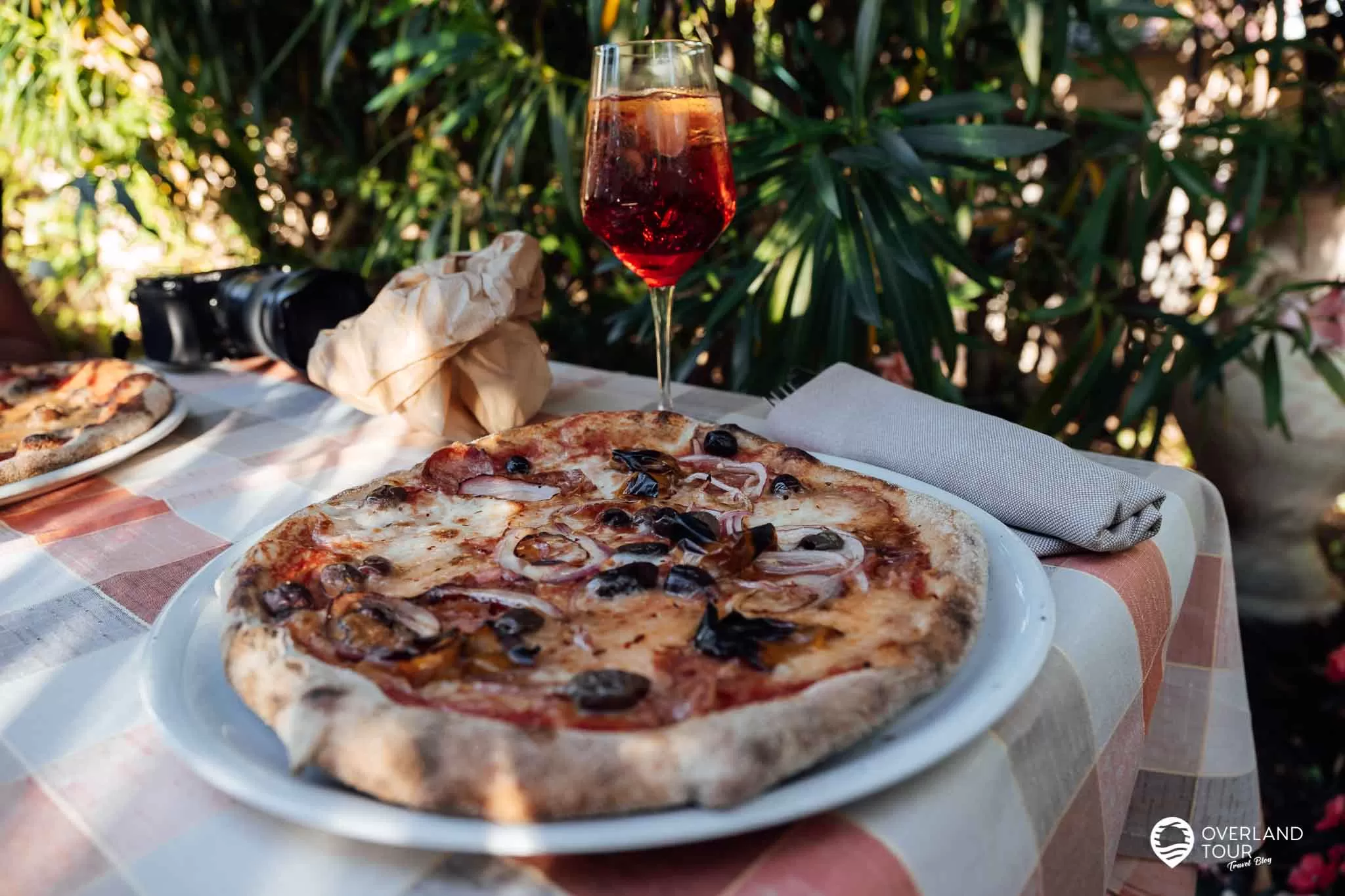 Die Sehenswürdigkeiten von Bardolino und Garda am Gardasee Die Sehenswürdigkeiten von Bardolino und Garda am Gardasee: Was für eine Pizza! Es war eine mit der besten meines Lebens!