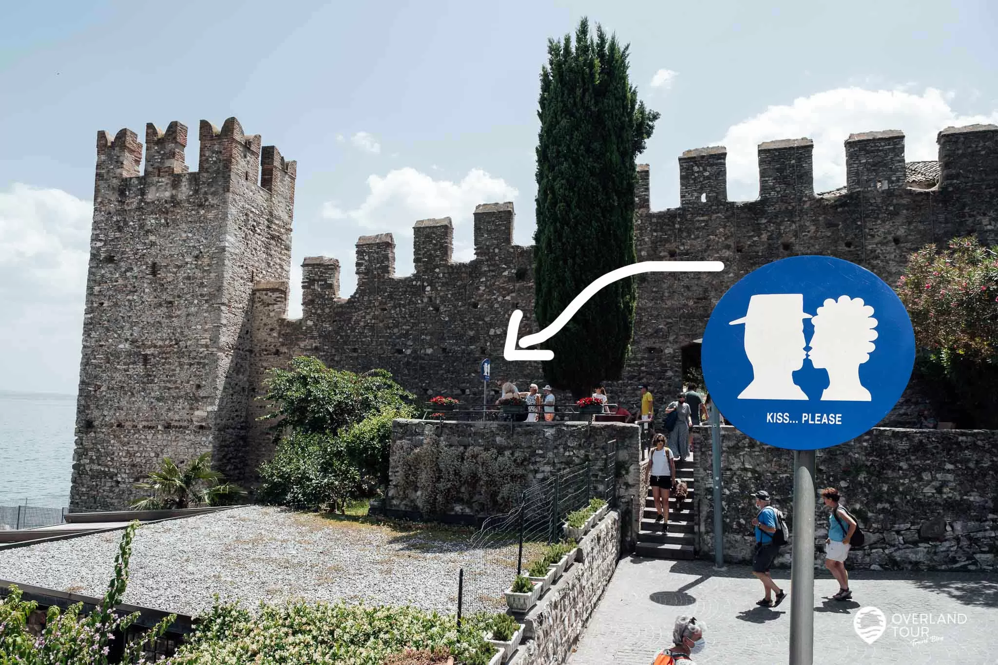 Fotospot „Kiss… Please“ am Gardasee Kiss… Please – Der Ort der Poesie in Sirmione
