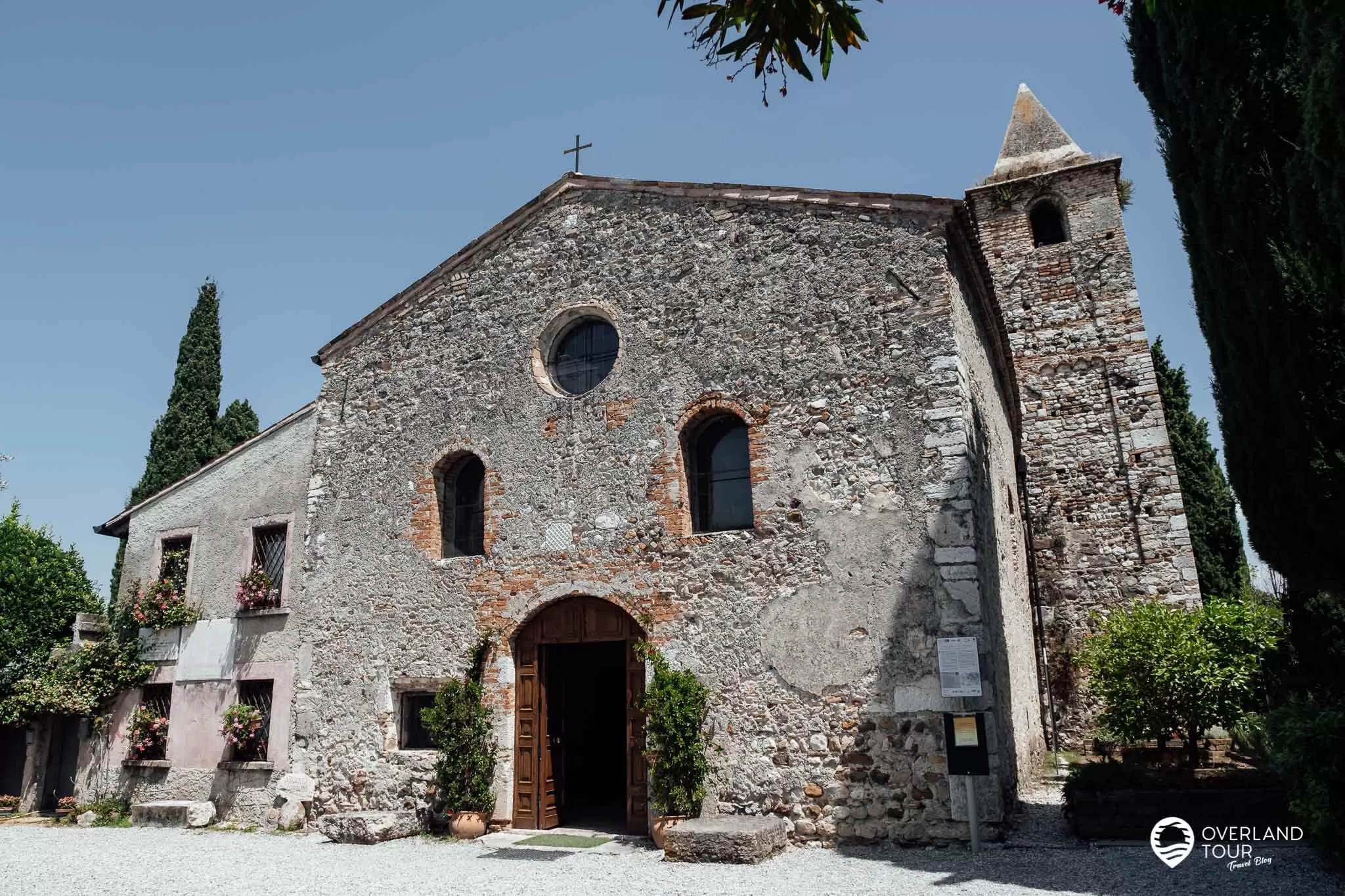 Die romanische Kirche San Pietro in Mavino Die Kirche San Pietro in Mavino