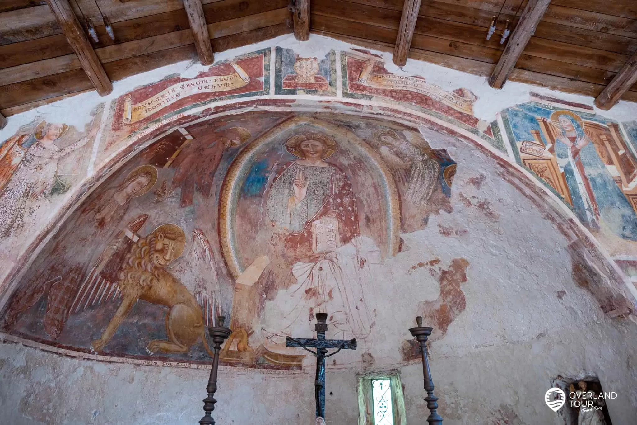 Geisterdorf „Campo di Brenzone“ am Gardasee Das mittelalterliche Geisterdorf Campo di Brenzone am Gardasee: Die kleine Kirche San Pietro in Vincoli aus dem 13. Jahrhundert