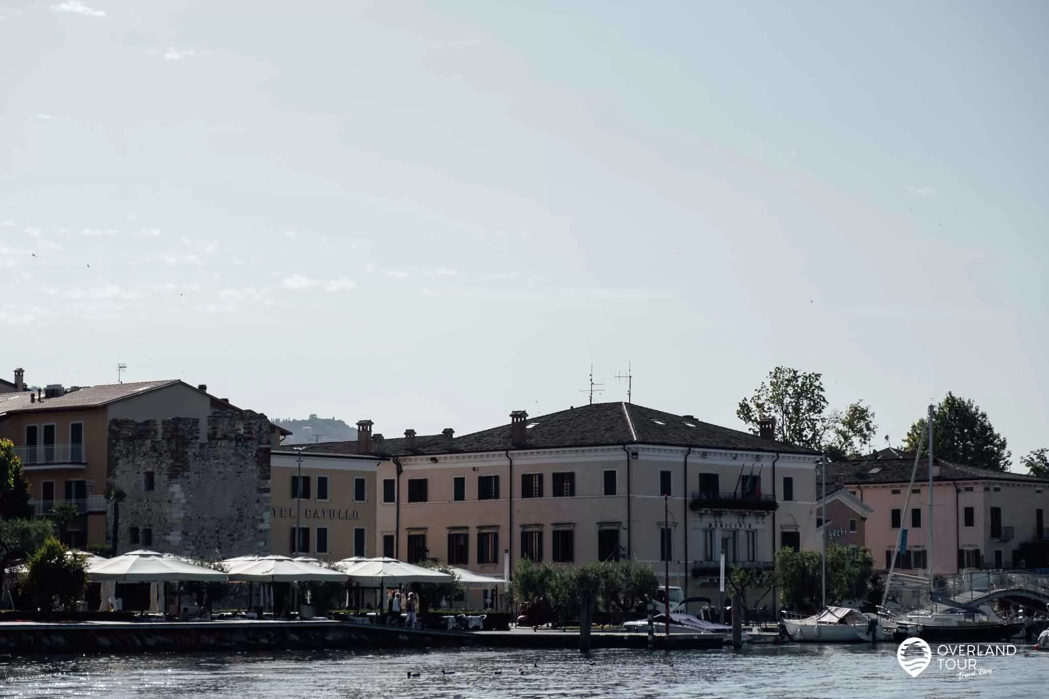 Isola del Garda – Die märchenhafte Ausflugsinsel im Gardasee Isola del Garda – Die märchenhafte Ausflugsinsel im Gardasee: Meine Tour begann im Hafen Bardolino