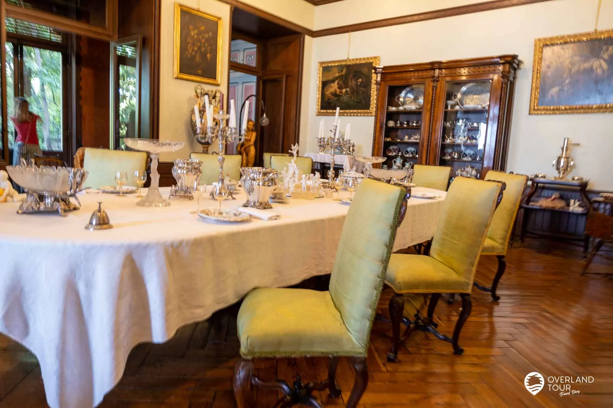 Isola del Garda – Die märchenhafte Ausflugsinsel im Gardasee Isola del Garda – Die märchenhafte Ausflugsinsel im Gardasee: Das Esszimmer in der Villa