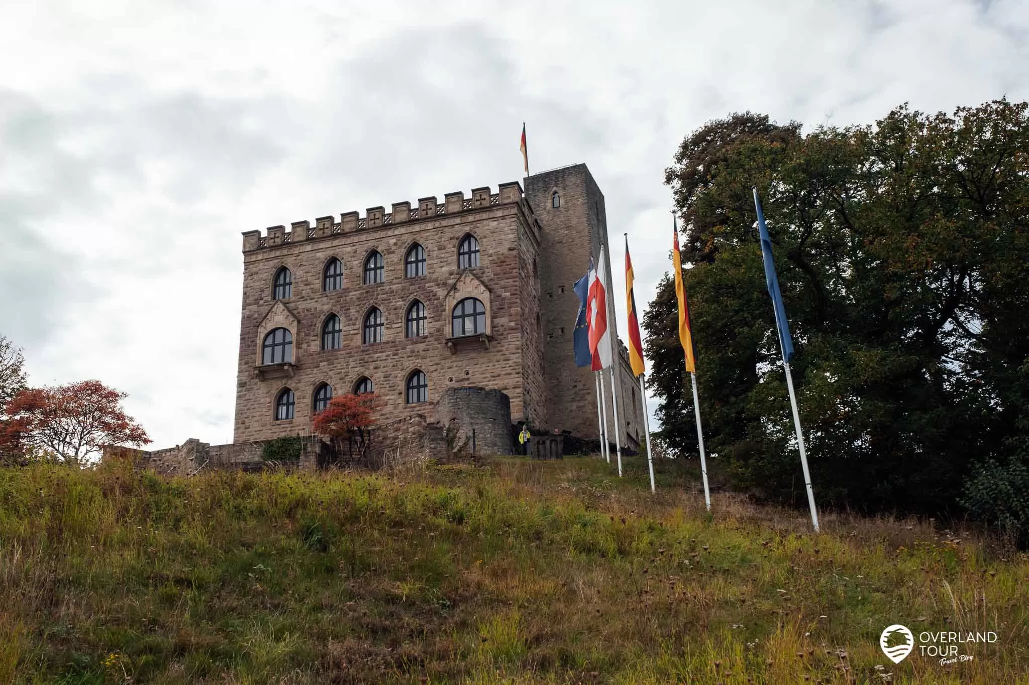 Pfälzer Weinsteig: Das Hambacher Schloss ist heute ein Symbol der bürgerlichen Freiheiten