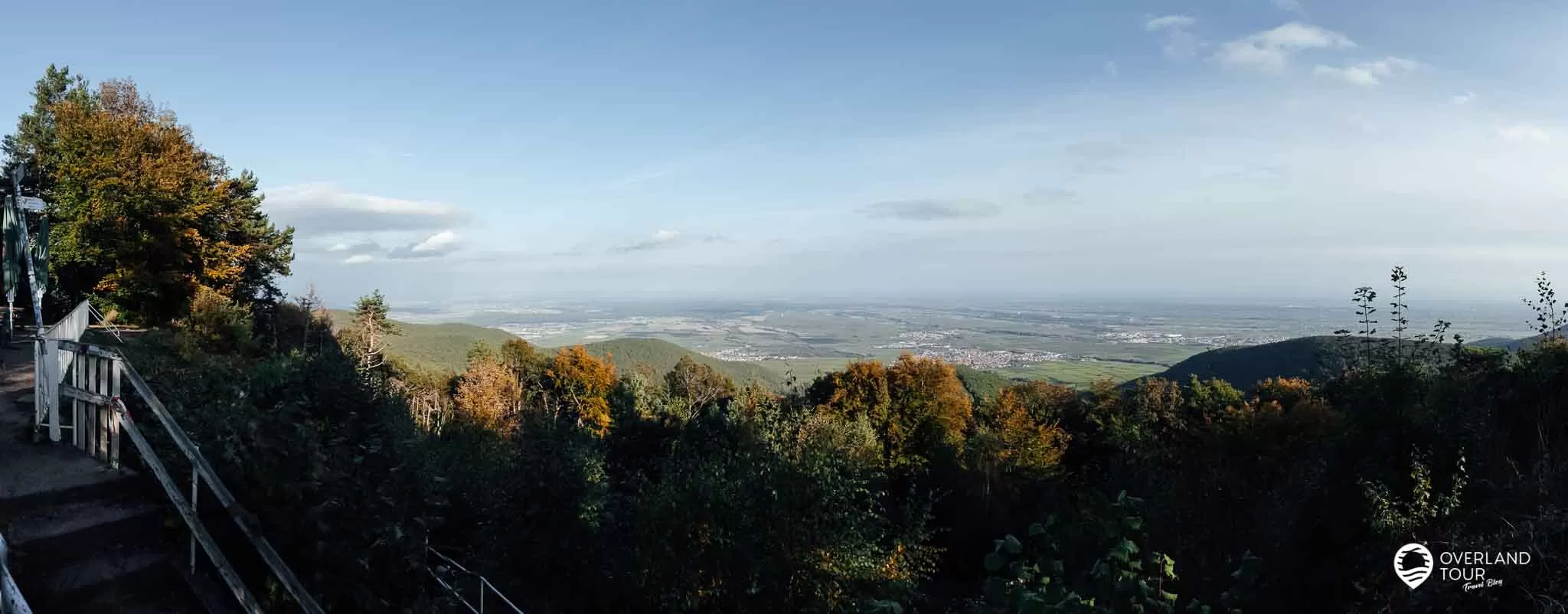 Pfälzer Weinsteig: Ausblick vom Kalmithaus (Ludwigshafener Hütte) des Pfälzer Wanderverein