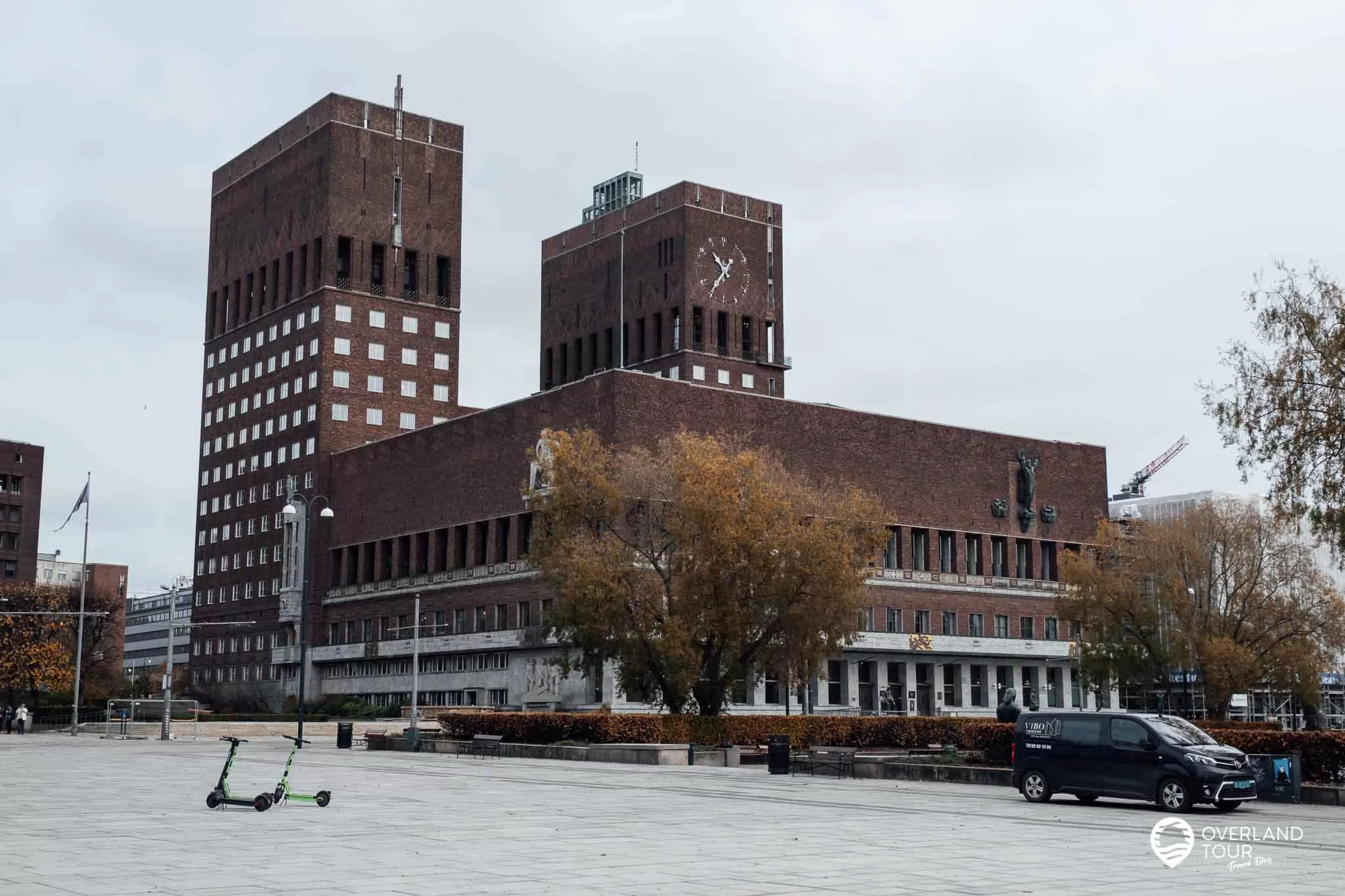 Oslo Sehenswürdigkeiten – Auf Landgang 4 Stunden zu Fuß durch Oslo Oslo Sehenswürdigkeiten: Das Rathaus von Oslo