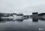 Oslo Sehenswürdigkeiten: Die neue Hafenpromenade mit Blick auf das Opernhaus und das Munch Museum in Oslo