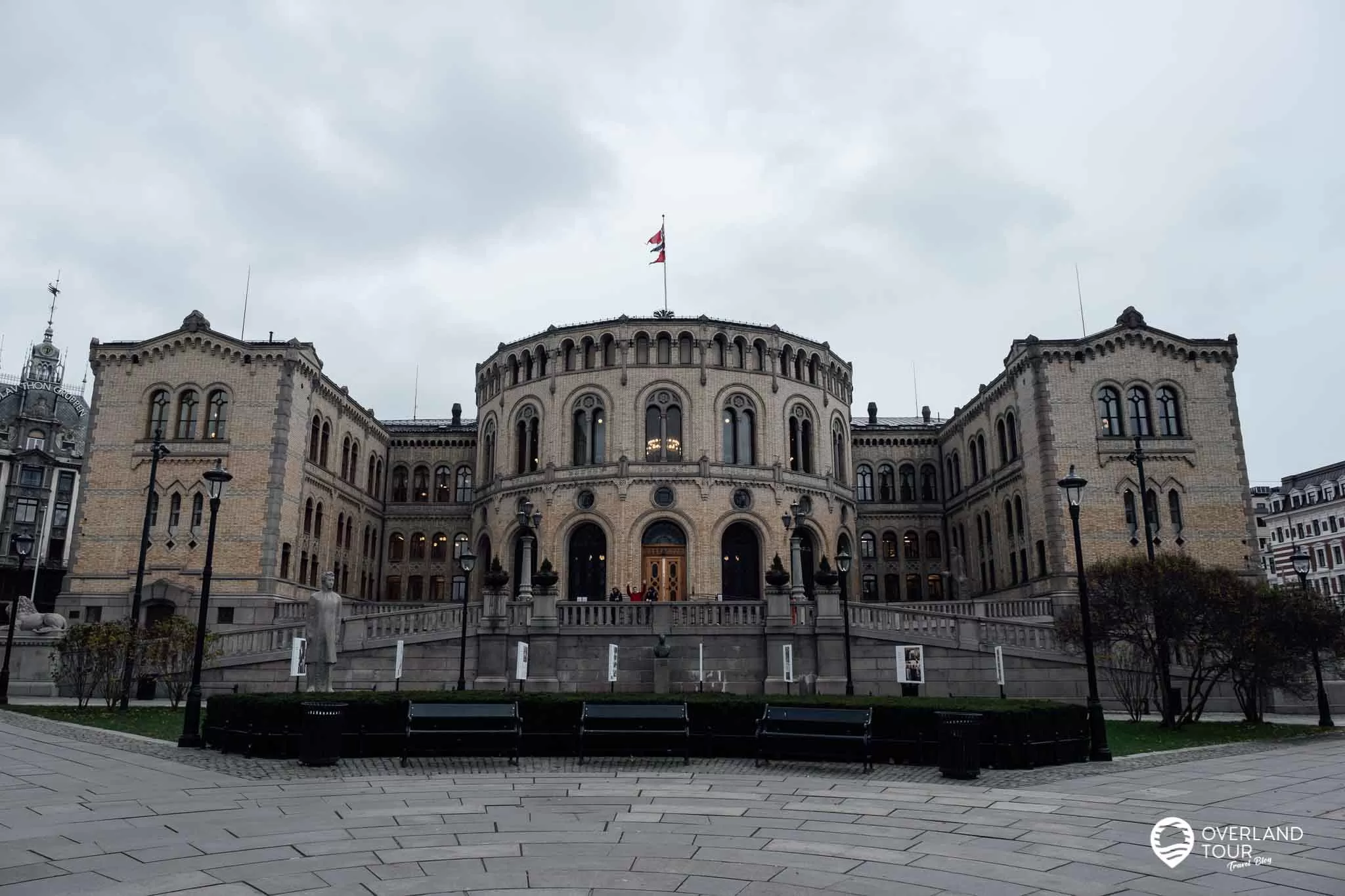 Oslo Sehenswürdigkeiten – Auf Landgang 4 Stunden zu Fuß durch Oslo Oslo Sehenswürdigkeiten: Das Parlament von Norwegen