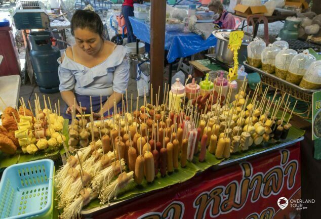 Der Bang Nam Phueng Floating Market in Bangkok