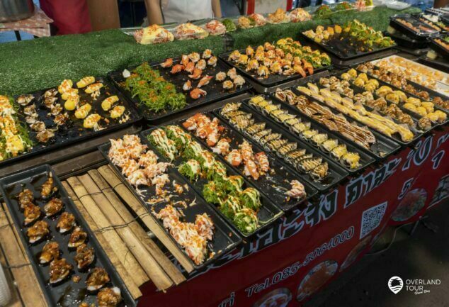 Der Bang Nam Phueng Floating Market in Bangkok
