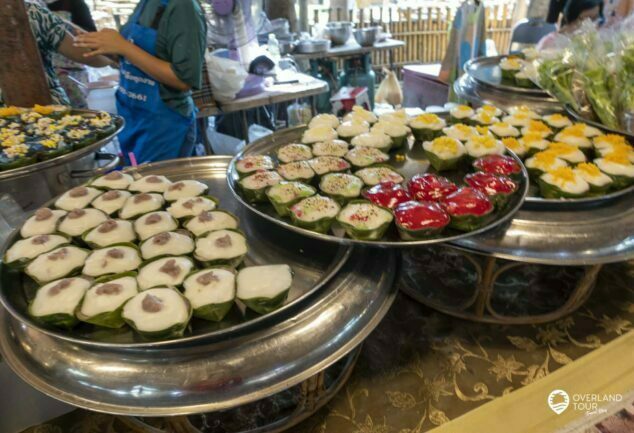 Der Bang Nam Phueng Floating Market in Bangkok