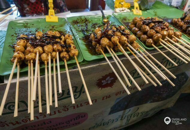 Der Bang Nam Phueng Floating Market in Bangkok