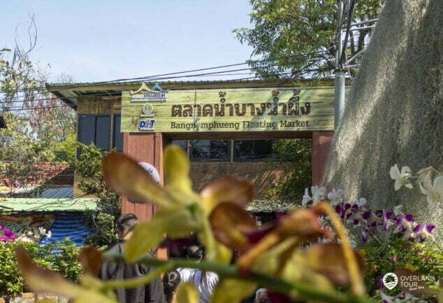 Der Bang Nam Phueng Floating Market in Bangkok