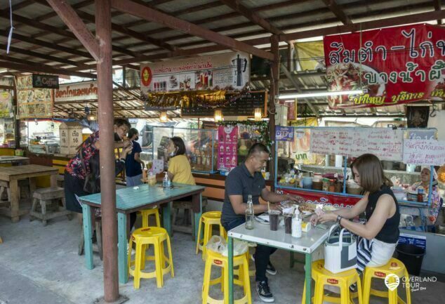 Der Bang Nam Phueng Floating Market in Bangkok
