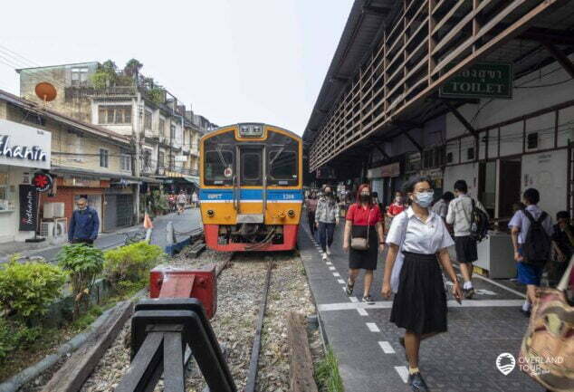 Der Besuch des Mae Klong Railway Market bei Bangkok
