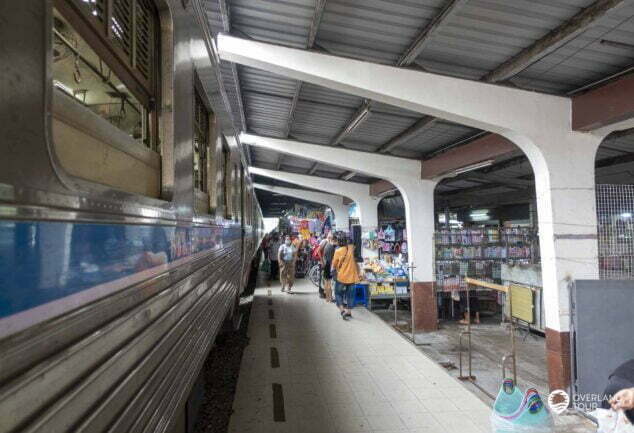 Der Besuch des Mae Klong Railway Market bei Bangkok