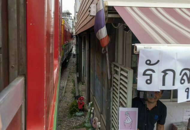 Der Besuch des Mae Klong Railway Market bei Bangkok