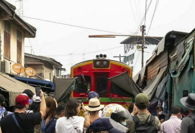 Der Besuch des Mae Klong Railway Market bei Bangkok