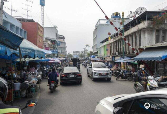 Der Besuch des Mae Klong Railway Market bei Bangkok