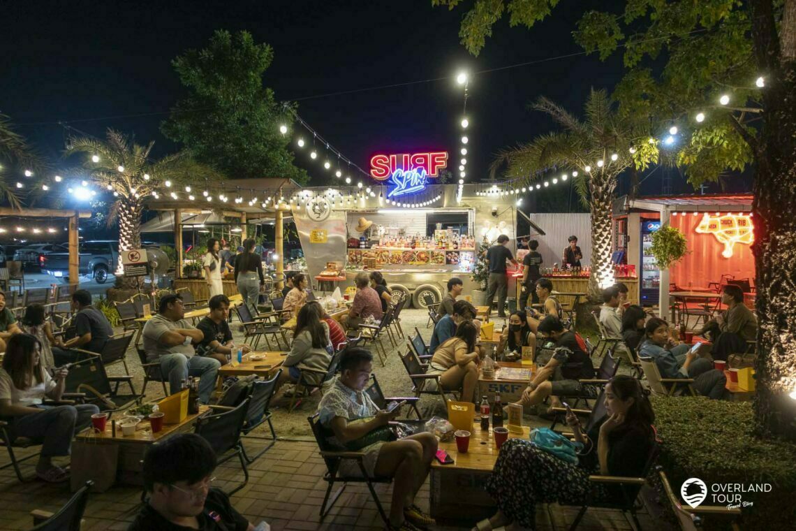 Bangkok Erlebe den Talad Rot Fai Vintage Nachtmarkt