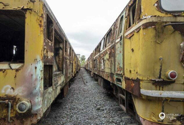 Train Cemetery Bangkok - Der Zugfriedhof von Bangkok