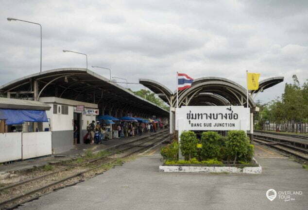 Train Cemetery Bangkok - Der Zugfriedhof von Bangkok