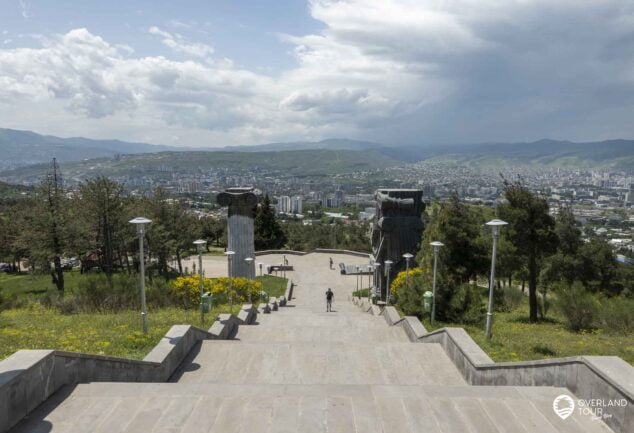 The Chronicle of Georgia in Tiflis oder Tbilisi’s Stonehenge