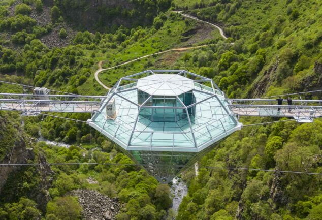 Georgias Diamond Glass Bridge im Naturschutzgebiet Tsalka