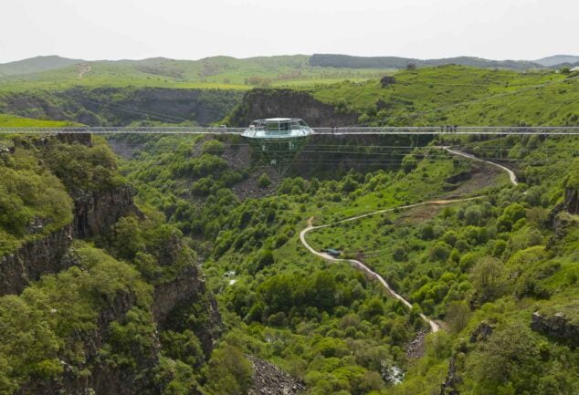 Georgias Diamond Glass Bridge im Naturschutzgebiet Tsalka