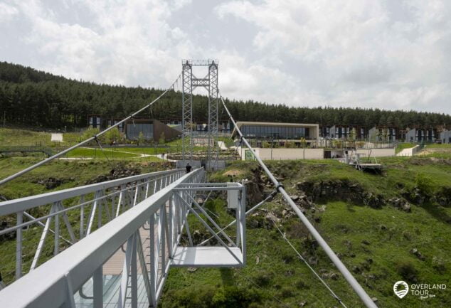Georgias Diamond Glass Bridge im Naturschutzgebiet Tsalka