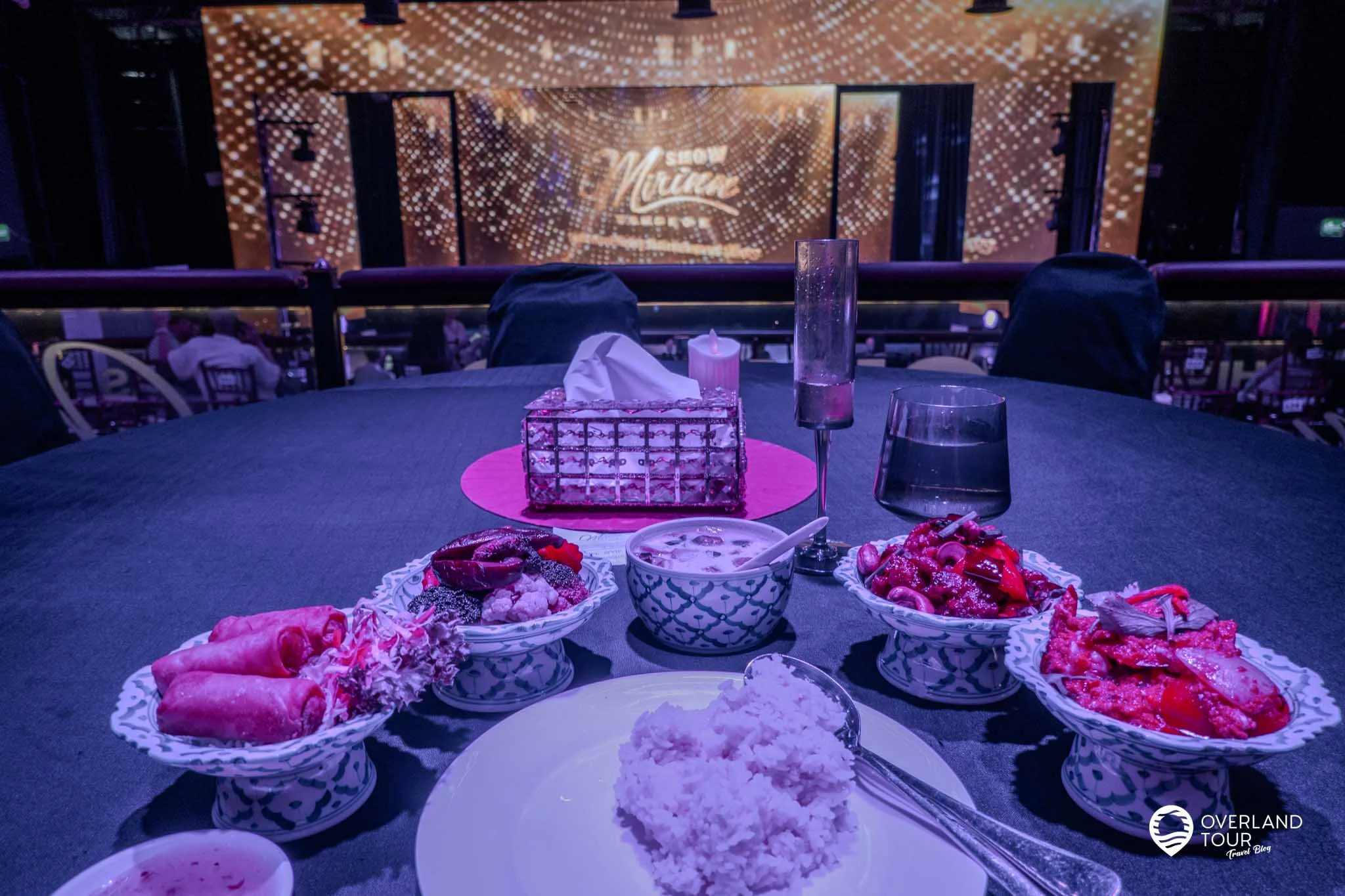 Das Thai-Dinner im Mirinn Cabaret und Ladyboy Show in Bangkok