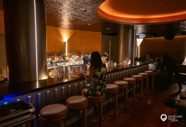 Secret Bars: Discover the Best Hidden Bars of Bangkok: Speakeasi