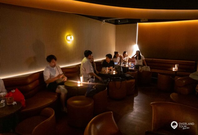 Secret Bars: Discover the Best Hidden Bars of Bangkok: Speakeasi